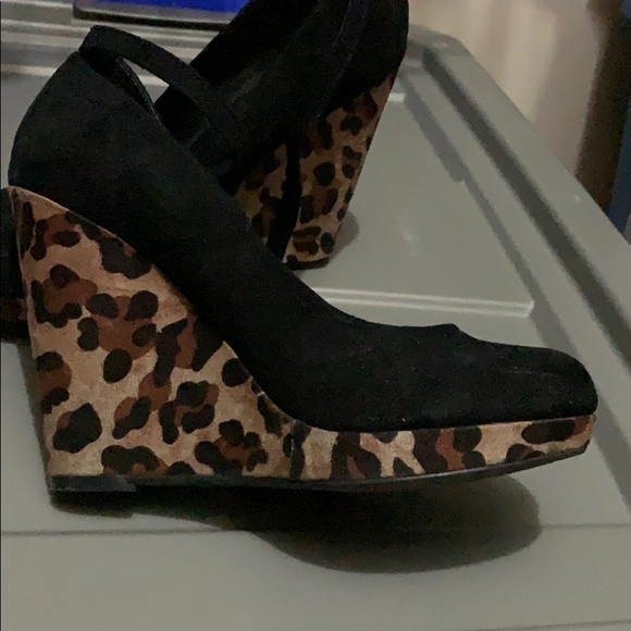 Cheetah size 6 1/2 wedges . Lightly worn . - Picture 2 of 3